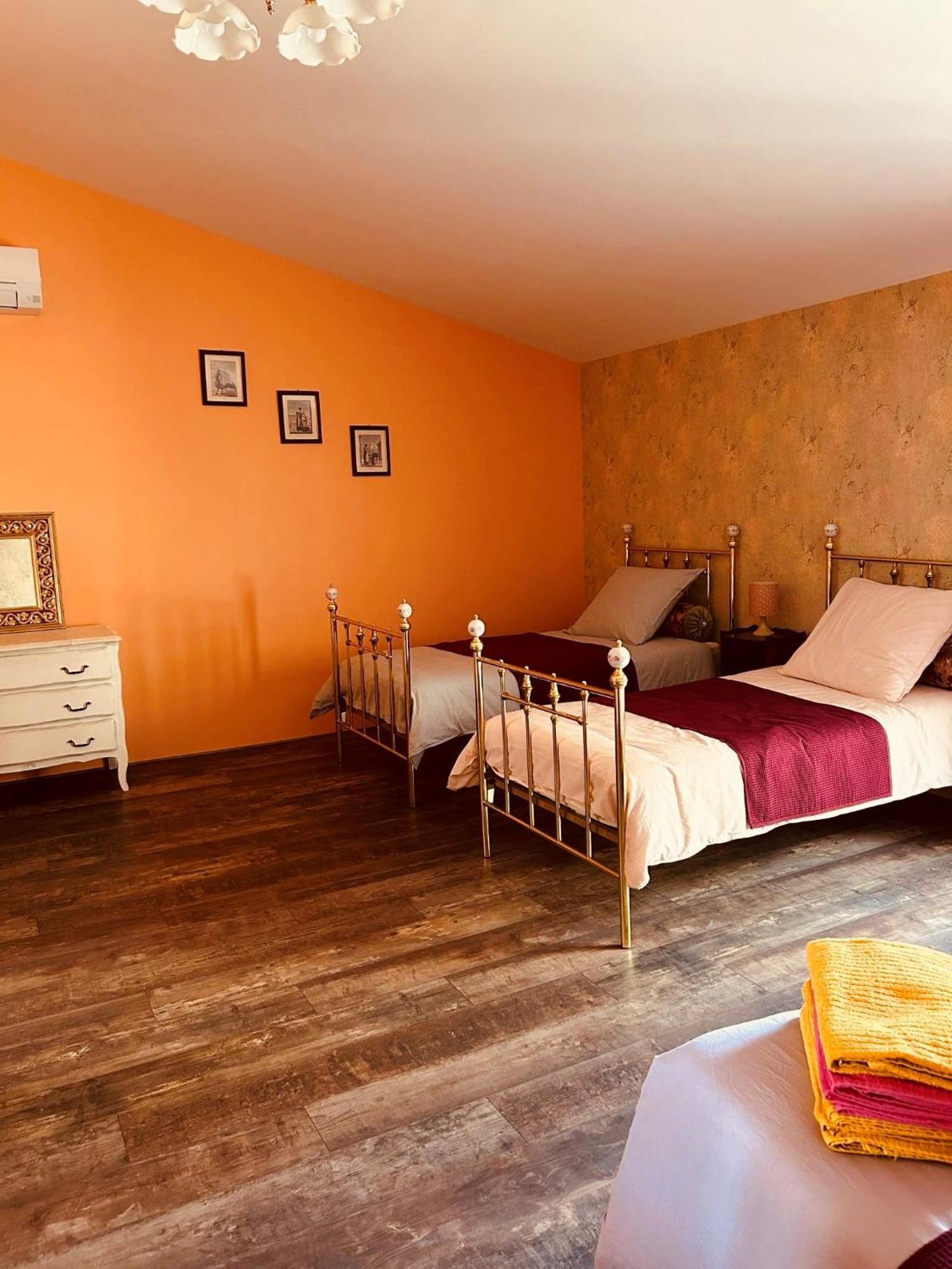 La Babayaga Bed & Breakfast Capestang Ngoại thất bức ảnh